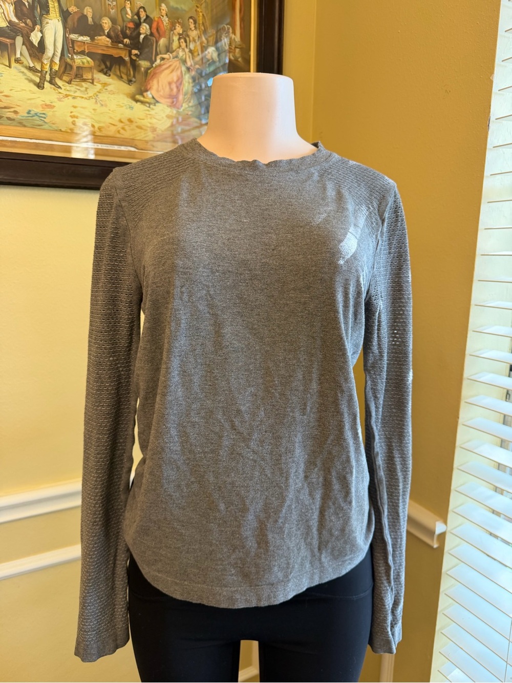Women's Gray Long-Sleeve Knit Top